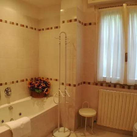 Sari 4* Como